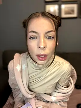 Snapshot of Mia_Ethan chatting on December 4, 2024, 10:35 am Mia Ethan online show from December 4, 2024, 10:35 am