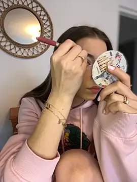 Snapshot of Mia_Ethan chatting on October 15, 2025, 9:31 am Mia Ethan online show from October 15, 2025, 9:31 am