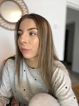 Snapshot of Mia_Ethan chatting on October 21, 2025, 8:37 am Mia Ethan online show from October 21, 2025, 8:37 am