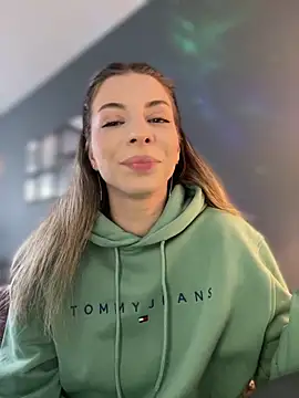 Mia Ethan online show from March 29, 2026, 9:53 am