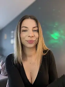 Mia Ethan online show from March 31, 2026, 8:37 am