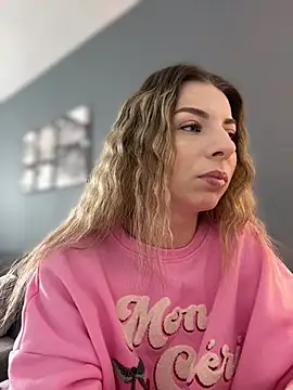 Mia Ethan online show from April 25, 2026, 7:44 am