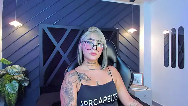 Snapshot of Alahia_Dangelo chatting on September 9, 2025, 11:54 am Alahia Dangelo online show from September 9, 2025, 11:54 am
