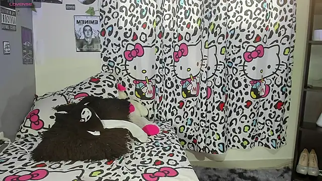  maria foxx  online show from November 28, 2025, 6:32 pm