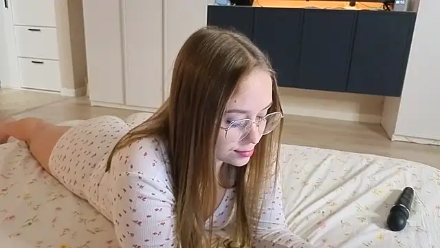 endlesssoffi online show from November 29, 2025, 7:39 pm