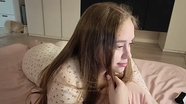 endlesssoffi online show from April 11, 2026, 7:51 pm