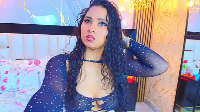 SofiaLaurents online show from September 18, 2025, 1:13 pm