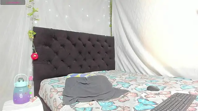 emi henao online show from February 12, 2025, 1:37 pm