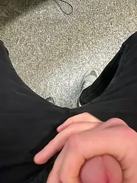 kareem0010 online show from February 26, 2025, 3:52 pm