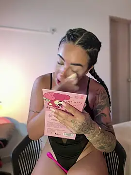 Snapshot of Pink_Jazmin chatting on May 5, 2026, 1:35 am Pink Jazmin online show from May 5, 2026, 1:35 am