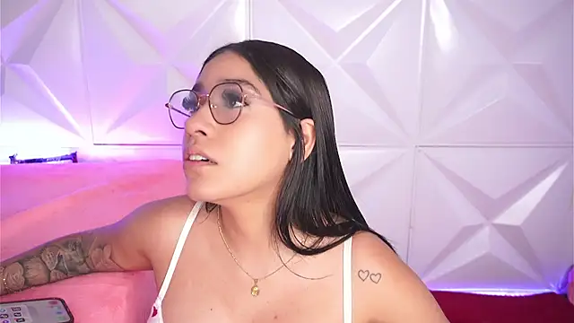 LeagueOfLovers online show from February 21, 2025, 2:06 am