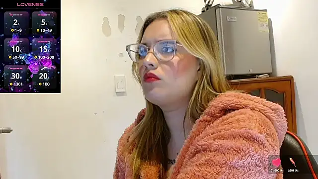 Snapshot of kendallclarkk03 chatting on February 13, 2025, 8:17 am kendallclarkk03 online show from February 13, 2025, 8:17 am