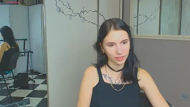 Snapshot of KarolinaBlacks chatting on December 8, 2024, 9:57 am KarolinaBlacks online show from December 8, 2024, 9:57 am