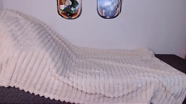 bellaa love  online show from April 9, 2026, 12:10 am