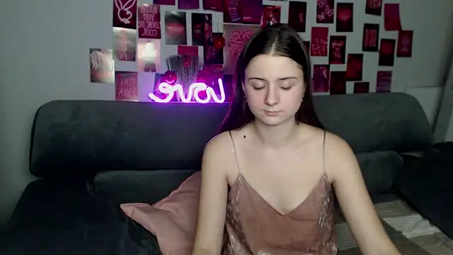 MilanaRoza online show from November 15, 2025, 6:04 pm