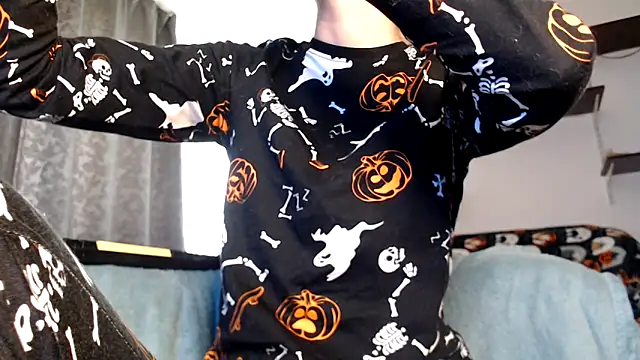 LetsGetMessyBBy online show from September 20, 2025, 1:12 pm