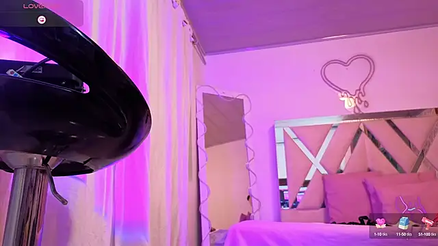 Laylafoxy tay online show from October 14, 2025, 3:18 am