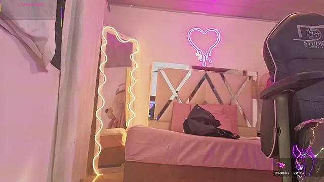 Laylafoxy tay online show from November 19, 2025, 3:28 am