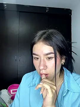 Snapshot of Im_Valen_Cute chatting on December 3, 2024, 3:20 am Im Valen Cute online show from December 3, 2024, 3:20 am