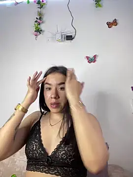 Snapshot of Im_Valen_Cute chatting on December 22, 2024, 1:23 am Im Valen Cute online show from December 22, 2024, 1:23 am
