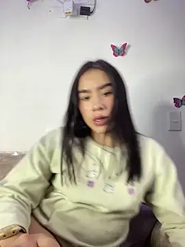 Snapshot of Im_Valen_Cute chatting on December 23, 2024, 12:35 am Im Valen Cute online show from December 23, 2024, 12:35 am