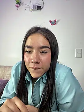 Snapshot of Im_Valen_Cute chatting on December 31, 2024, 1:36 am Im Valen Cute online show from December 31, 2024, 1:36 am
