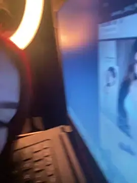 Snapshot of Im_Valen_Cute chatting on February 3, 2025, 11:36 pm Im Valen Cute online show from February 3, 2025, 11:36 pm