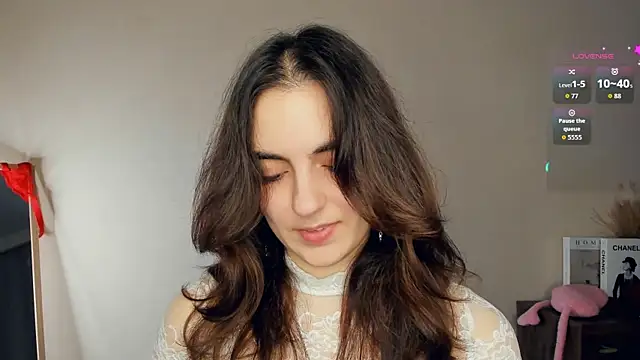 Snapshot of DracosMoon chatting on October 26, 2025, 7:03 am DracosMoon online show from October 26, 2025, 7:03 am