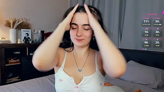 Snapshot of DracosMoon chatting on November 14, 2025, 7:07 am DracosMoon online show from November 14, 2025, 7:07 am