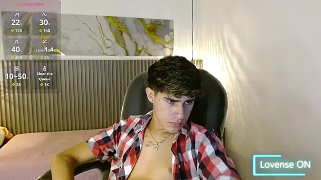 Dyla n18 online show from December 3, 2025, 8:51 pm