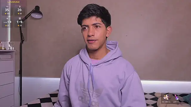 teobowny  online show from November 18, 2025, 1:04 pm