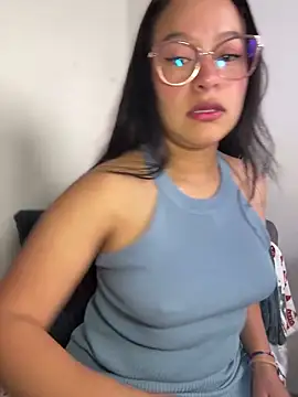 Liulee online show from December 14, 2025, 2:33 pm