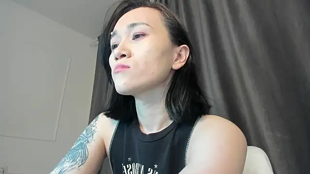 aenie online show from December 19, 2025, 1:29 pm