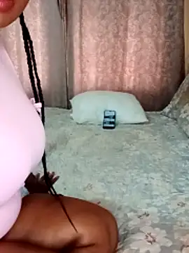 Luciouslips00 online show from December 1, 2025, 6:29 am