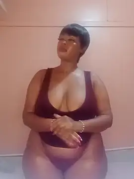 Luciouslips00 online show from June 6, 2026, 5:39 pm