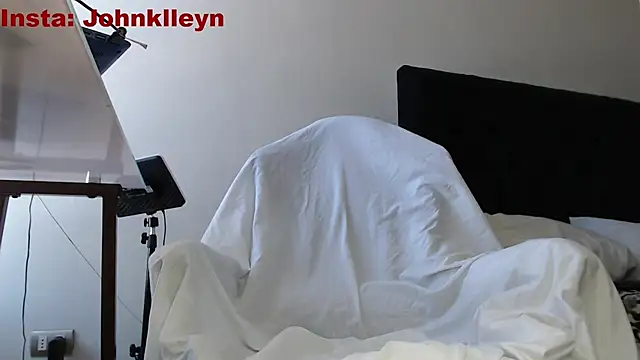 jonhklleyn online show from November 18, 2025, 6:23 pm