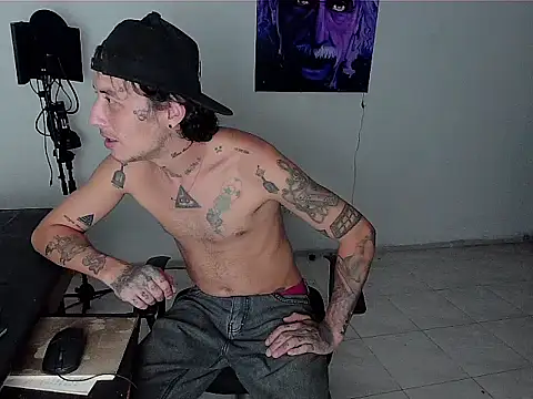 Snapshot of patrik_tattoo_ chatting on October 18, 2025, 3:09 am patrik tattoo online show from October 18, 2025, 3:09 am