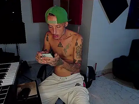 Snapshot of patrik_tattoo_ chatting on November 15, 2025, 9:28 am patrik tattoo online show from November 15, 2025, 9:28 am