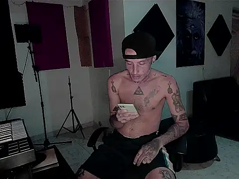 Snapshot of patrik_tattoo_ chatting on November 22, 2025, 2:10 am patrik tattoo online show from November 22, 2025, 2:10 am