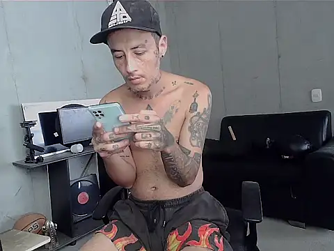 Snapshot of patrik_tattoo_ chatting on February 21, 2026, 4:30 pm patrik tattoo online show from February 21, 2026, 4:30 pm