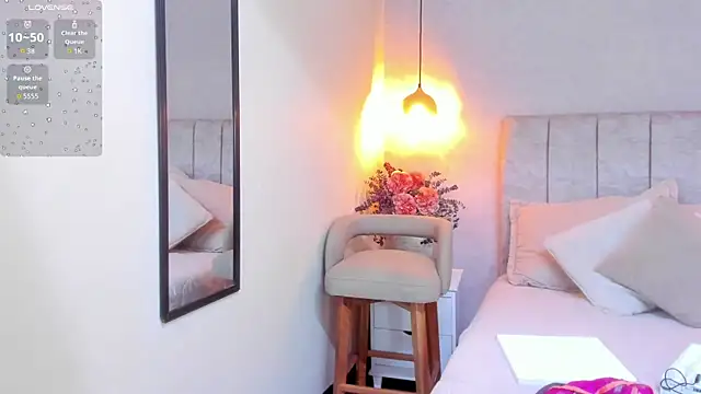 Snapshot of tutu_milf chatting on November 7, 2025, 7:14 pm tutu milf online show from November 7, 2025, 7:14 pm