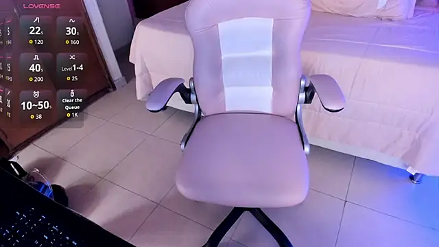 Snapshot of Kitty_Pam chatting on October 24, 2025, 8:05 pm Kitty Pam online show from October 24, 2025, 8:05 pm