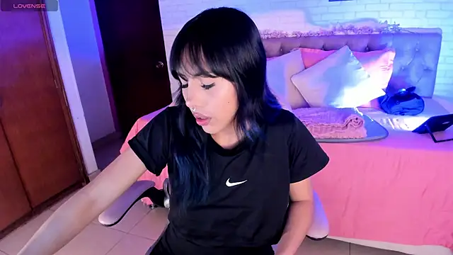 Snapshot of Kitty_Pam chatting on November 13, 2025, 7:24 pm Kitty Pam online show from November 13, 2025, 7:24 pm