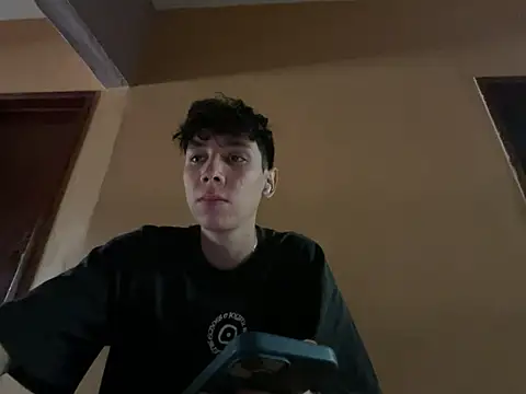 Omaaaaaaa00001 online show from February 6, 2025, 7:18 pm