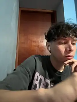 Omaaaaaaa00001 online show from November 19, 2025, 7:47 pm