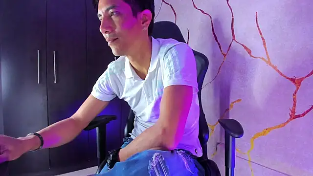 EdwardVlad online show from December 13, 2024, 10:13 pm