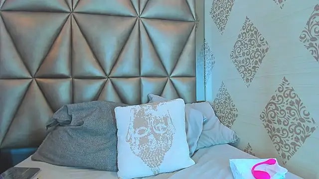 Corina Taylor  online show from January 7, 2026, 11:45 am