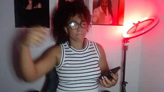 bellacrespalatina online show from October 7, 2025, 8:33 am