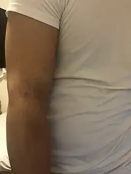 Snapshot of YU-KI00 chatting on October 31, 2025, 1:01 pm YU-KI00 online show from October 31, 2025, 1:01 pm