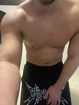 Snapshot of YU-KI00 chatting on November 12, 2025, 11:32 am YU-KI00 online show from November 12, 2025, 11:32 am